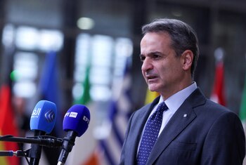 Mitsotakis defendió su gestión y