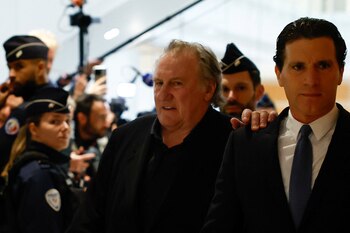 Una veintena de mujeres acusan