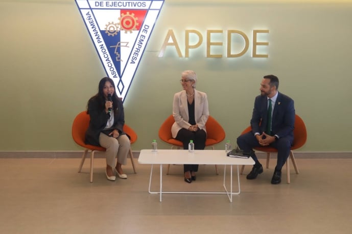 Conversatorio organizado por las comisiones de Asuntos Jurídicos y de Energía y Combustibles de la Asociación Panameña de Ejecutivos de Empresa. (Apede)