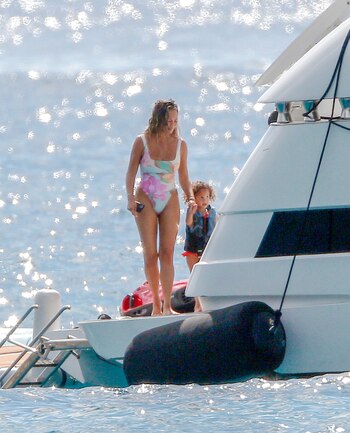 Celebrities-en-un-clic-3112-Chrissy-Teigen-y-John-Legend