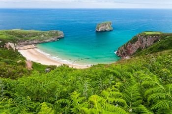 Playa Ballota, Llanes (Shutterstock España)