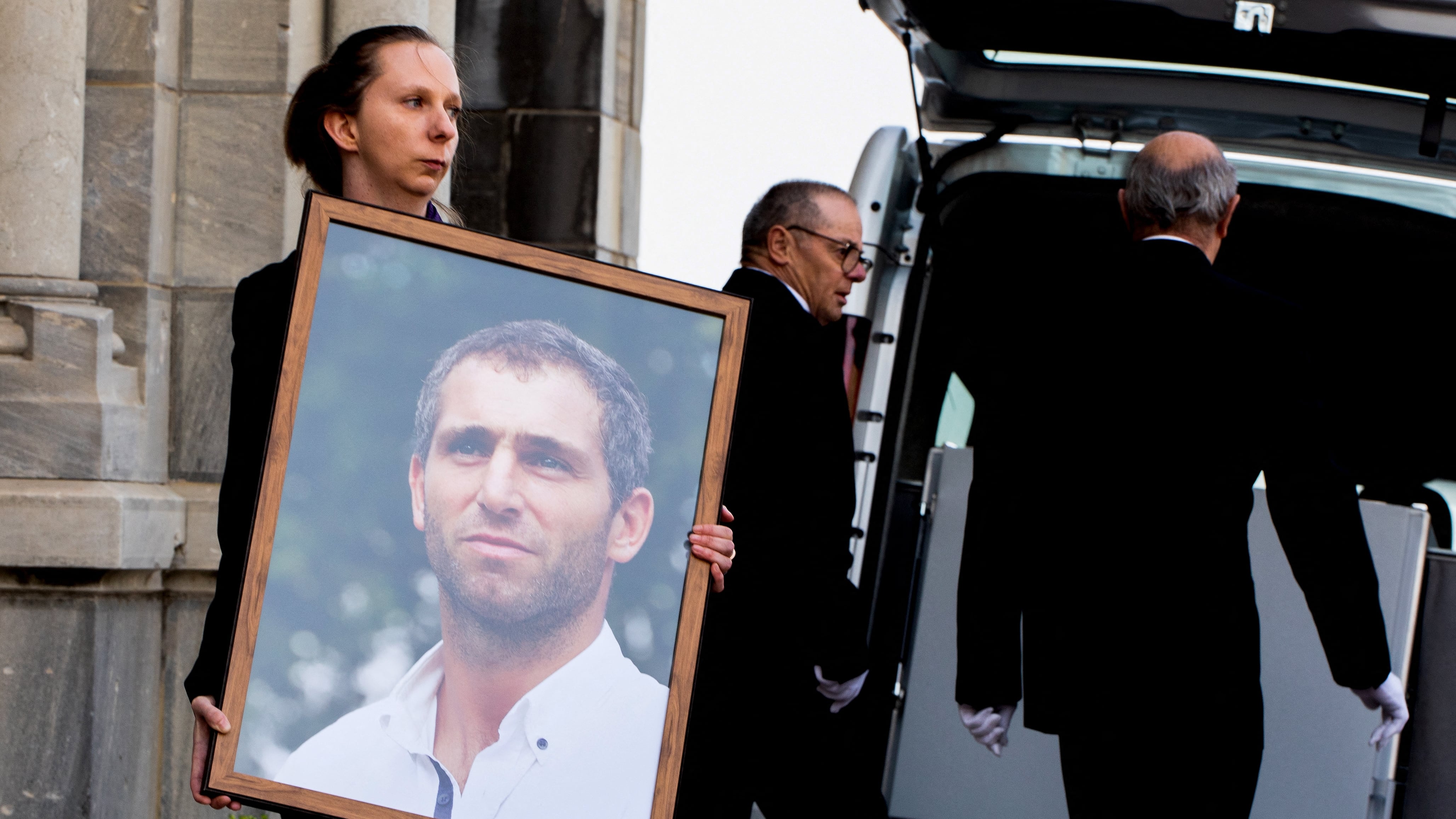 Un retrato de Aramburu. El juicio por su muerte comenzó este lunes en París (Photo by Thibault SOUNY / AFP)