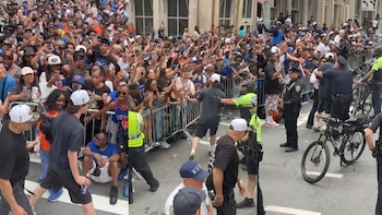 La insólita escena que vivió un campeón de la NBA con un policía en medio de los festejos de los Knicks: “Te juro que estoy en el equipo”
