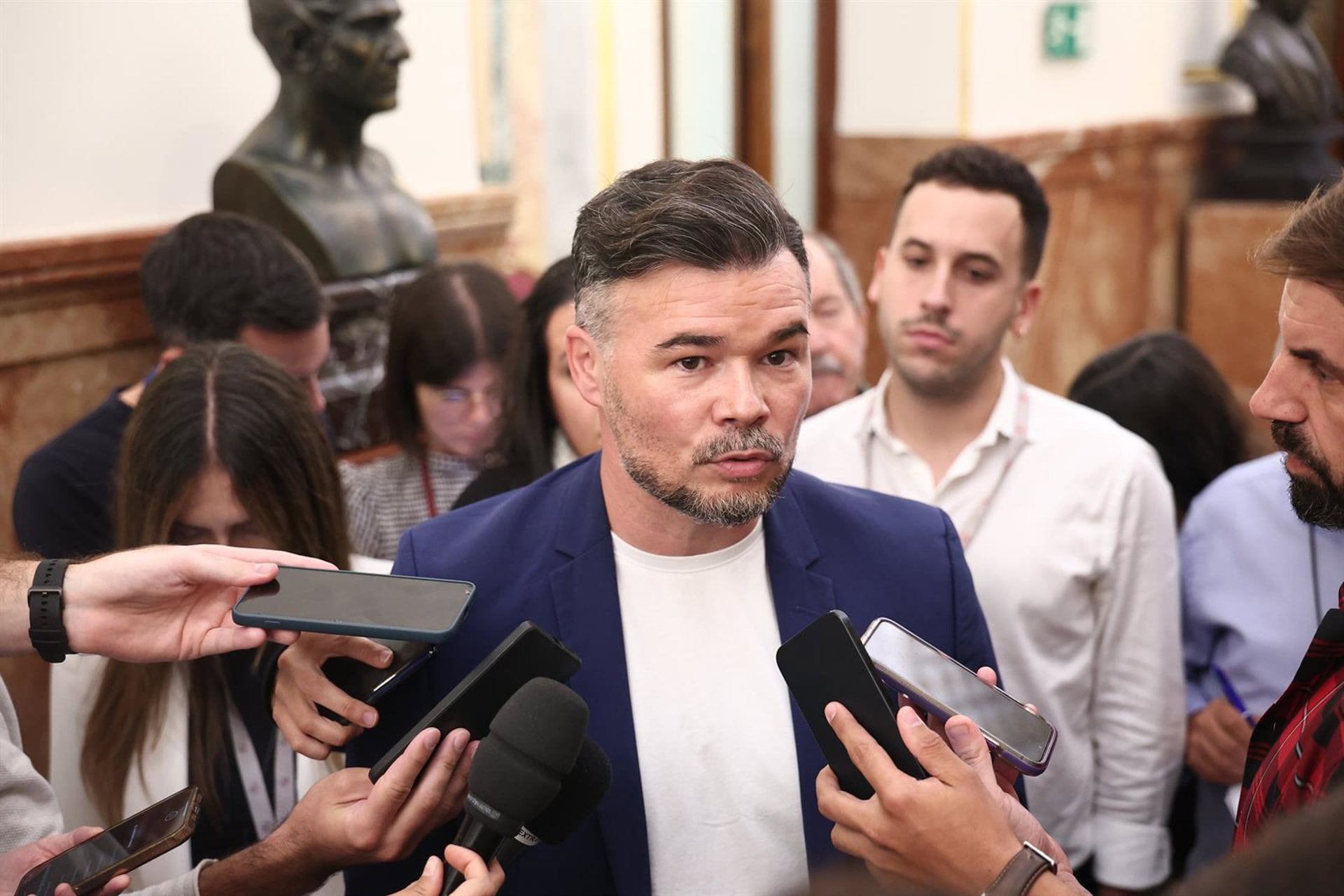 Feijóo acusa a Sánchez de usar la vivienda con "cálculo electoral" y le reta a convocar elecciones: "Estoy listo"