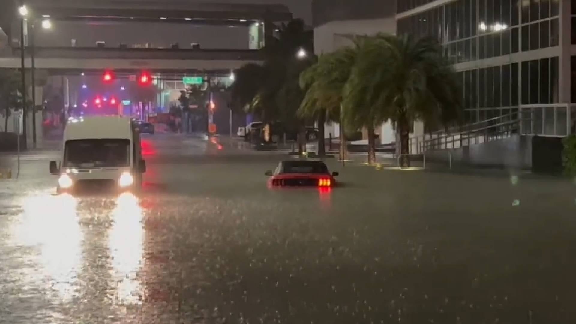 La falta de una solución clara obliga a Miami Beach a elegir entre subir tarifas, ajustar impuestos, endeudarse o limitar sus proyectos de infraestructura frente a la crisis climática (X)