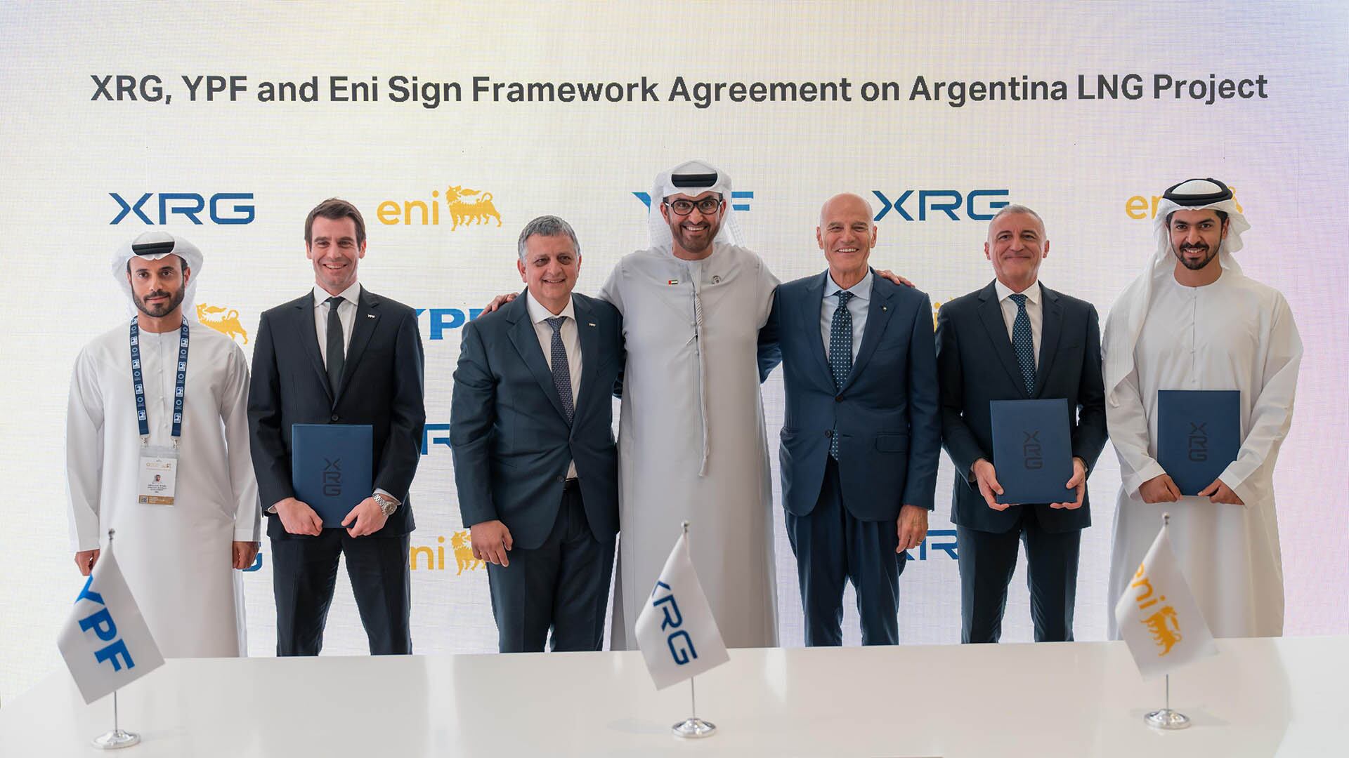 YPF anunció la firma de un acuerdo preliminar con ENI y XRG, la filial internacional de inversiones energéticas de ADNOC
