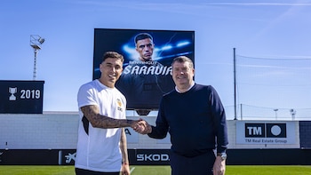 El argentino Renzo Saravia fortalece