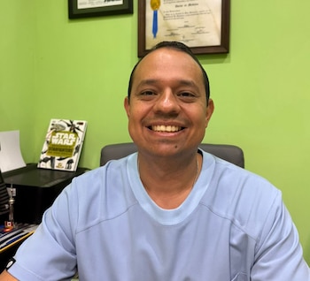 Luis Bermúdez, Geriatra y gerontólogo.