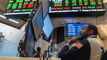 Wall Street cerró en rojo presionado por los altos precios del petróleo y los rendimientos de los bonos del Tesoro