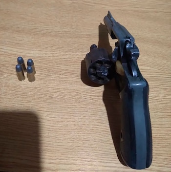 El revólver secuestrado en la