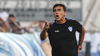 Vélez asume el liderato del