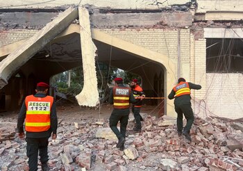 Equipos de rescate acordonan una