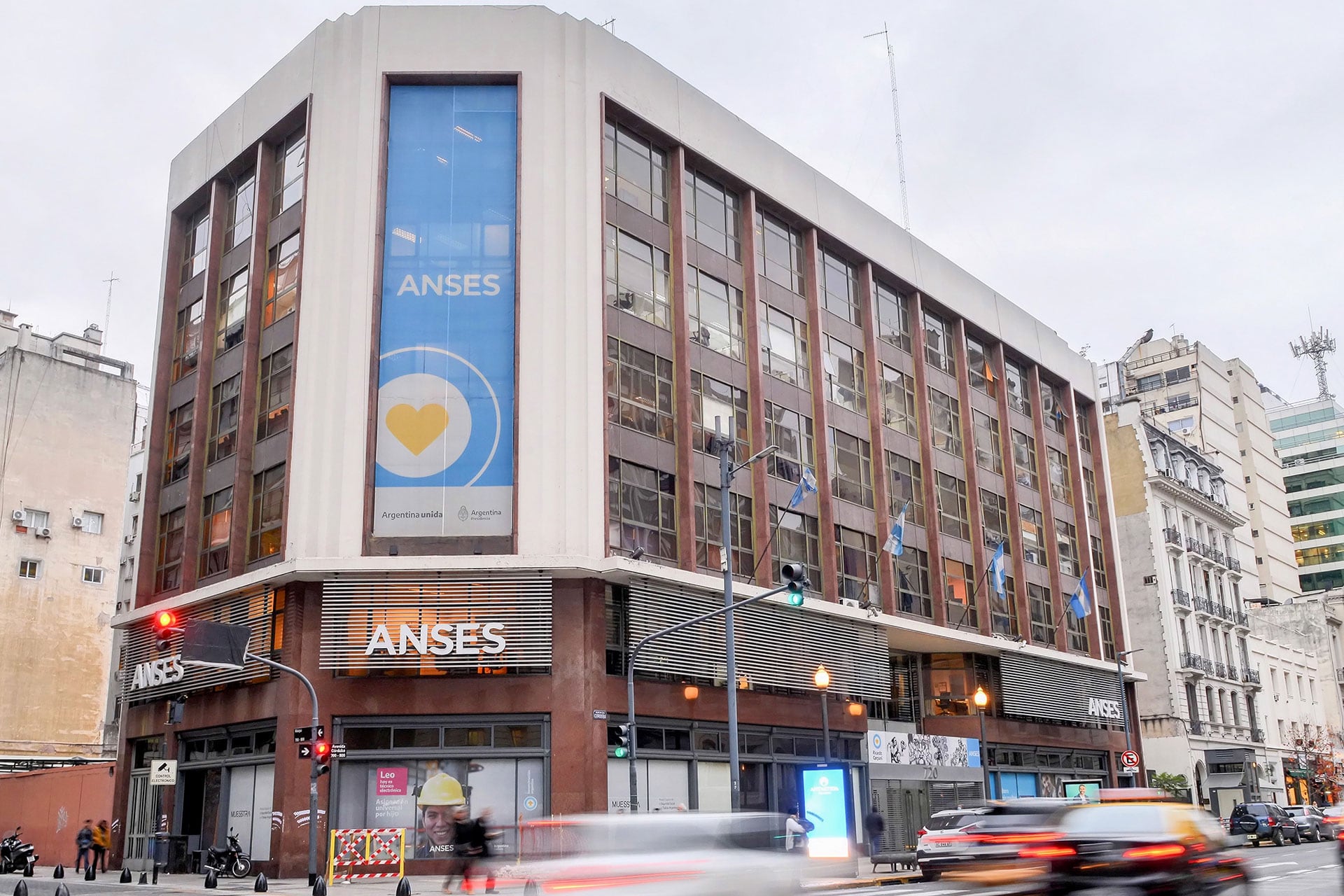 La ANSES inicia el calendario de pagos de diciembre con aumentos, medio aguinaldo y bono extraordinario para beneficiarios