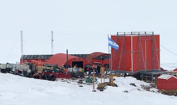 La Base Belgrano II es uno de los puntos más australes de la ciencia argentina y un laboratorio natural para el estudio del clima espacial y la atmósfera (Min de Seguridad)