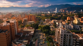 El auge de los trabajadores remotos ha impulsado la economía local en sectores como la vivienda, la gastronomía y los servicios especializados en la ciudad - crédito Alcaldía de Medellín
