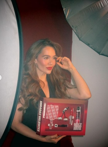 La actriz y presentadora creó