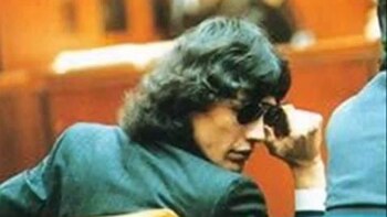 Richard Ramirez en una audiencia