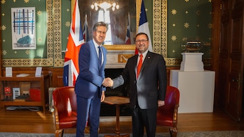 En el peor momento en décadas de la relación entre Argentina y Reino Unido, Chile se acerca a Londres y defiende la ruta comercial a Malvinas