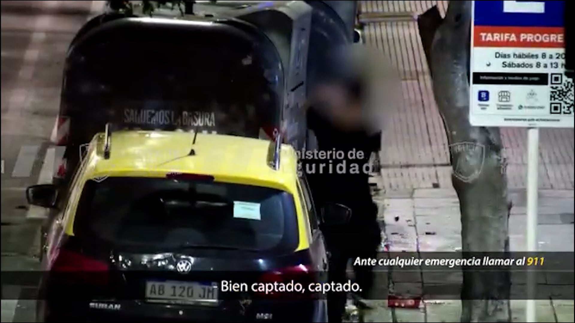 Uno de los delincuentes intentó esconderse debajo de un contenedor de residuos para evitar ser atrapado