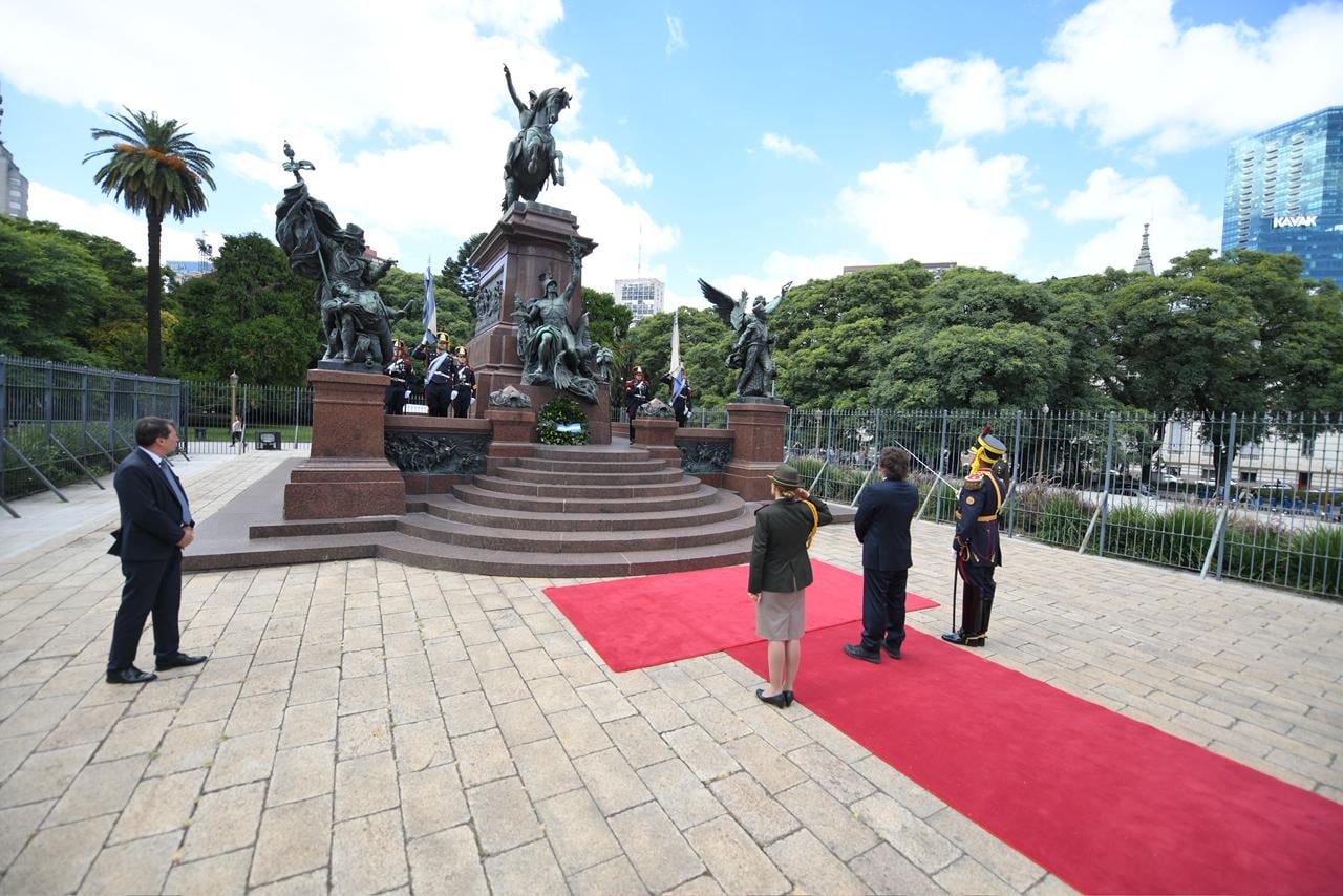 El acto se realizó en el monumento al Libertador en la Plaza San Martín