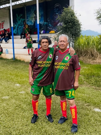 Comitas despunta el vicio por el fútbol en un equipo senior los domingos