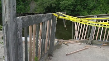 La camioneta fue localizada el lunes por la tarde en el río Seekonk con las tres ocupantes en el interior y con los cinturones de seguridad colocados. (Cortesía: NBC 10 WJAR)
