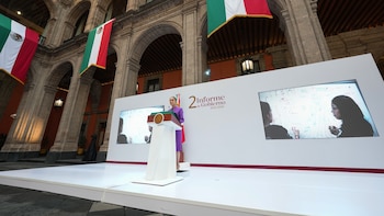 Sheinbaum anuncia más becas en Segundo Informe de Gobierno: estos son los programas sociales vigentes