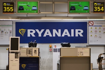 El examen del motor CFM, desarrollado por Safran y General Electric, reveló álabes del ventilador fracturados y tres fragmentos sueltos. (AP foto/Paul White)
