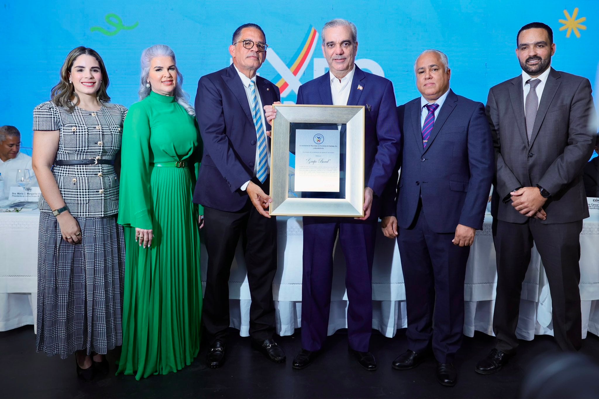 Las asociaciones de comerciantes y mayoristas destacaron el impulso de Luis Abinader a la transformación integral del Hospedaje Yaque. (Foto cortesía Presidencia de la República Dominicana)