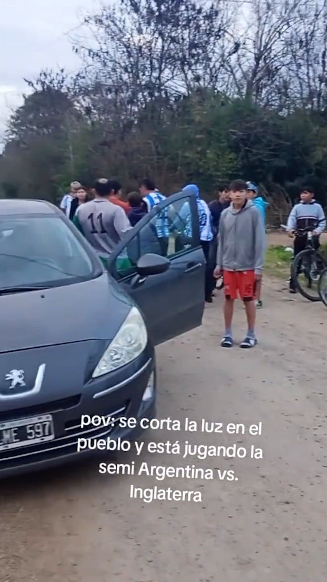 Los vecinos de Marcos Paz salieron a la calle tras el corte de electricidad para confirmar que la falta de luz afectaba a toda la zona