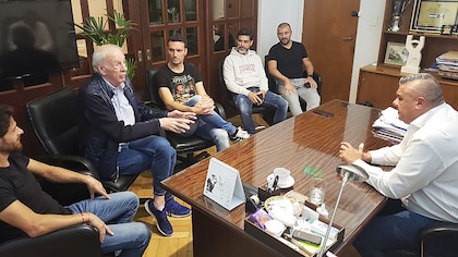 Los emotivos mensajes de despedida de Claudio Tapia y el mundo del fútbol tras la muerte del Flaco Menotti: “Un dolor inmenso”