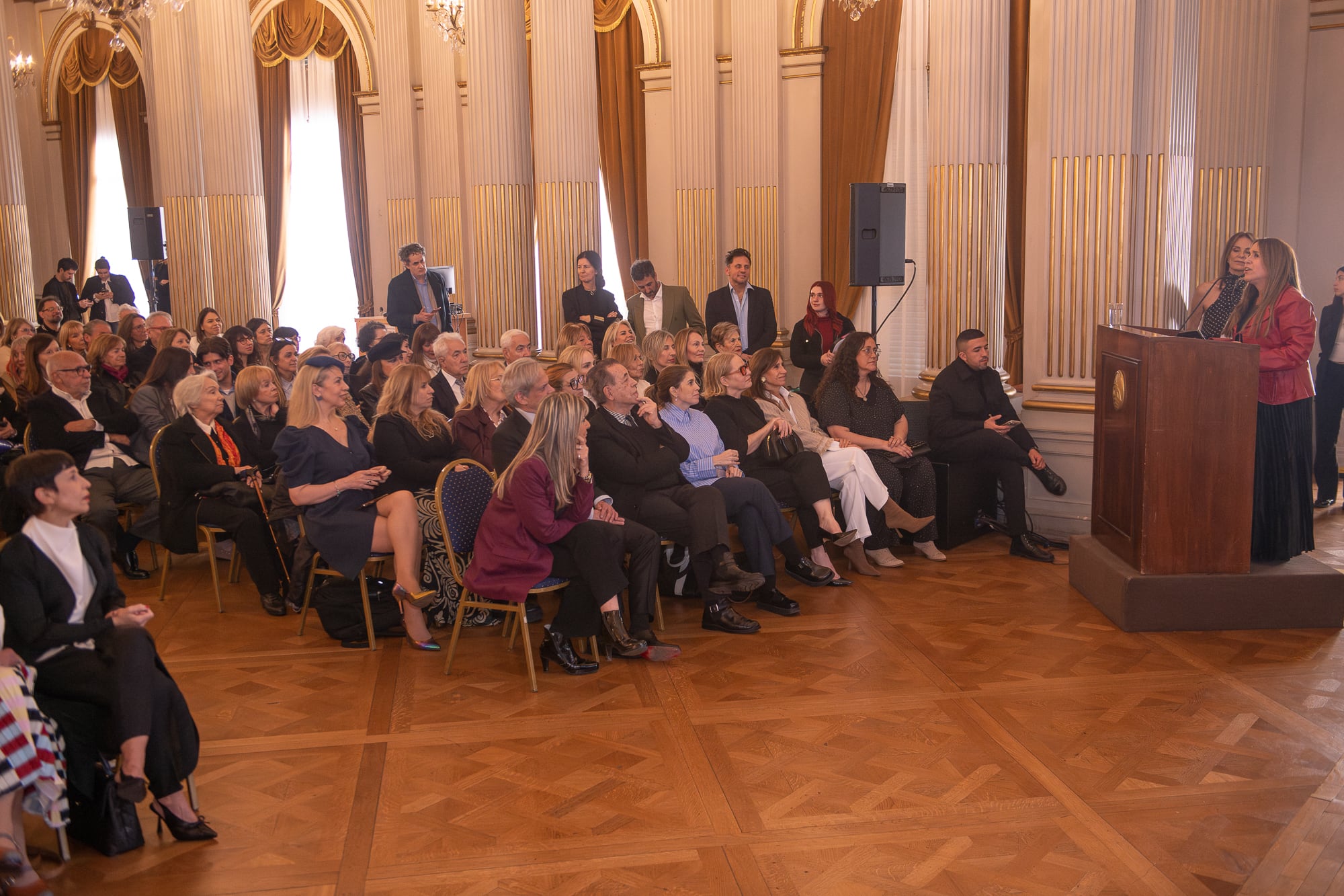 Miembros de la Cámara Argentina de la Moda durante la entrega de las Menciones de Honor Tijeras de Plata 2026. Francisco Ayala, Carina Spaggiari, María Alicia Battagliotto, Héctor Vidal Rivas, Stella Batallés, Marina Carla Barvato, Beatriz Volosin, Ignacio García Rocha, Susana Larrambebere y Ana Mabel Mejía