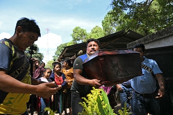 En Guatemala entierran a 68 víctimas del conflicto armado después de 44 años