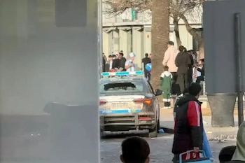 Un patrullero quedó con la luneta destruida