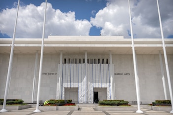 Los abogados del Departamento de Justicia sostuvieron que el Kennedy Center es una estructura insegura que necesita reparaciones para ser salvado (Foto AP/Mark Schiefelbein).