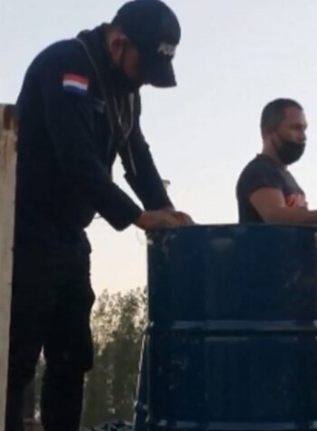 Efectivos de la Policía inspeccionando