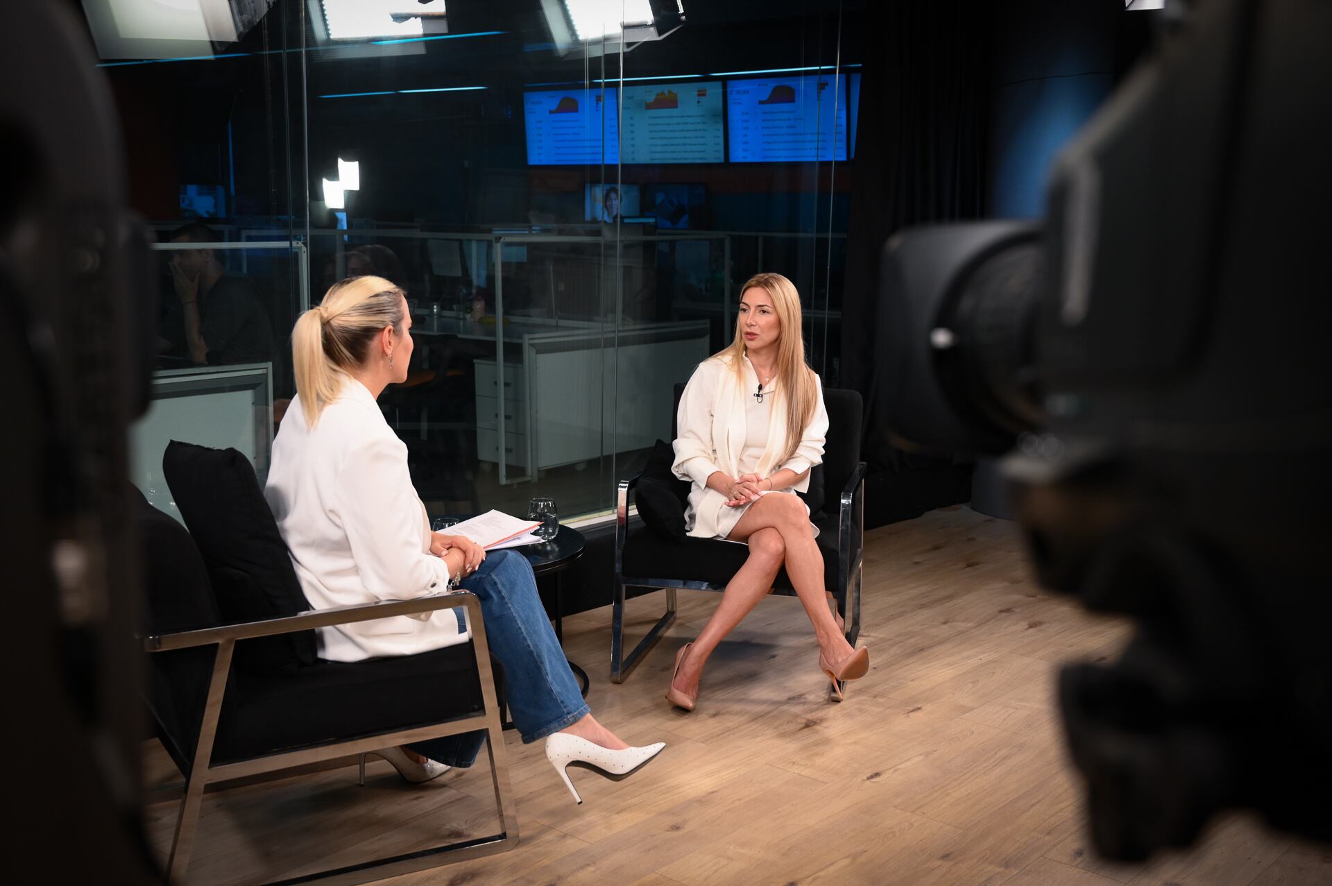 Fabiola Yáñez en el estudio de Infobae junto a Tatiana Schapiro (Candela Teicheira)