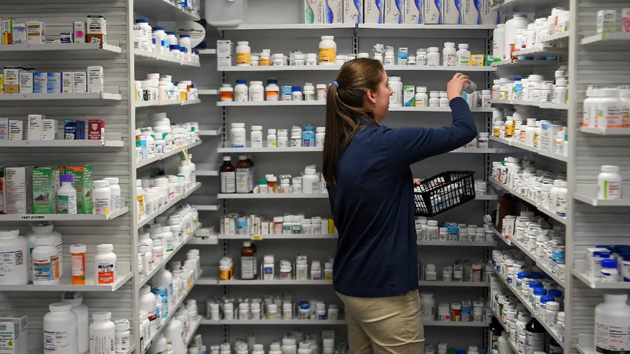 Cepeda afirma que unos 50 billones de pesos habrían sido robados debido a un modelo que convirtió la salud en negocio - crédito Reuters