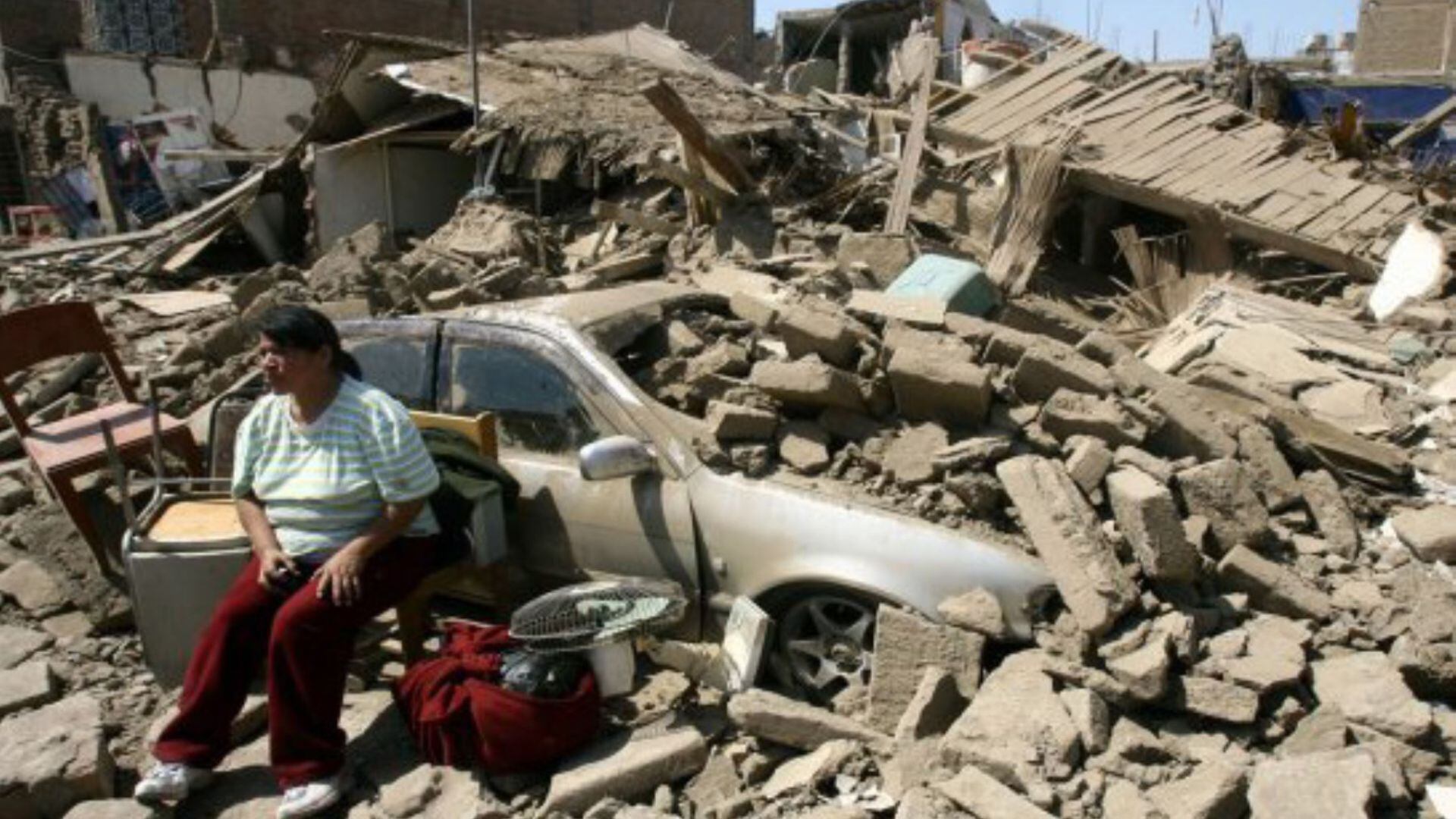 Una mujer víctima del terremoto ocurrido en Ica, al sur de la costa del Perú, en 2007. (Foto: Andina)
