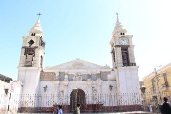 A Igreja da Catedral de Ica e a Igreja da Escola de San José registraram fissuras superficiais e pequenas áreas, sem danos estruturais relacionados. Difusão