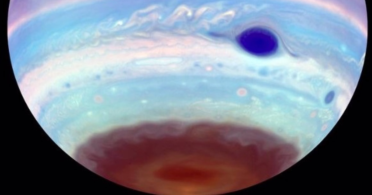 Un tornado magnético agita la niebla en los polos de Júpiter - Infobae