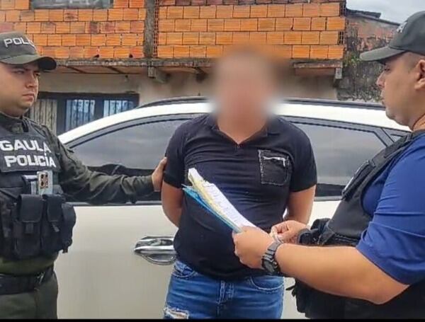 Alias Coleador, cabecilla logístico, y otros miembros como El Viejo y La Flaca, organizaban el suministro y distribución de vehículos de lujo - crédito Policía del Meta