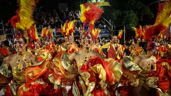 Bailes y tambores marcan el