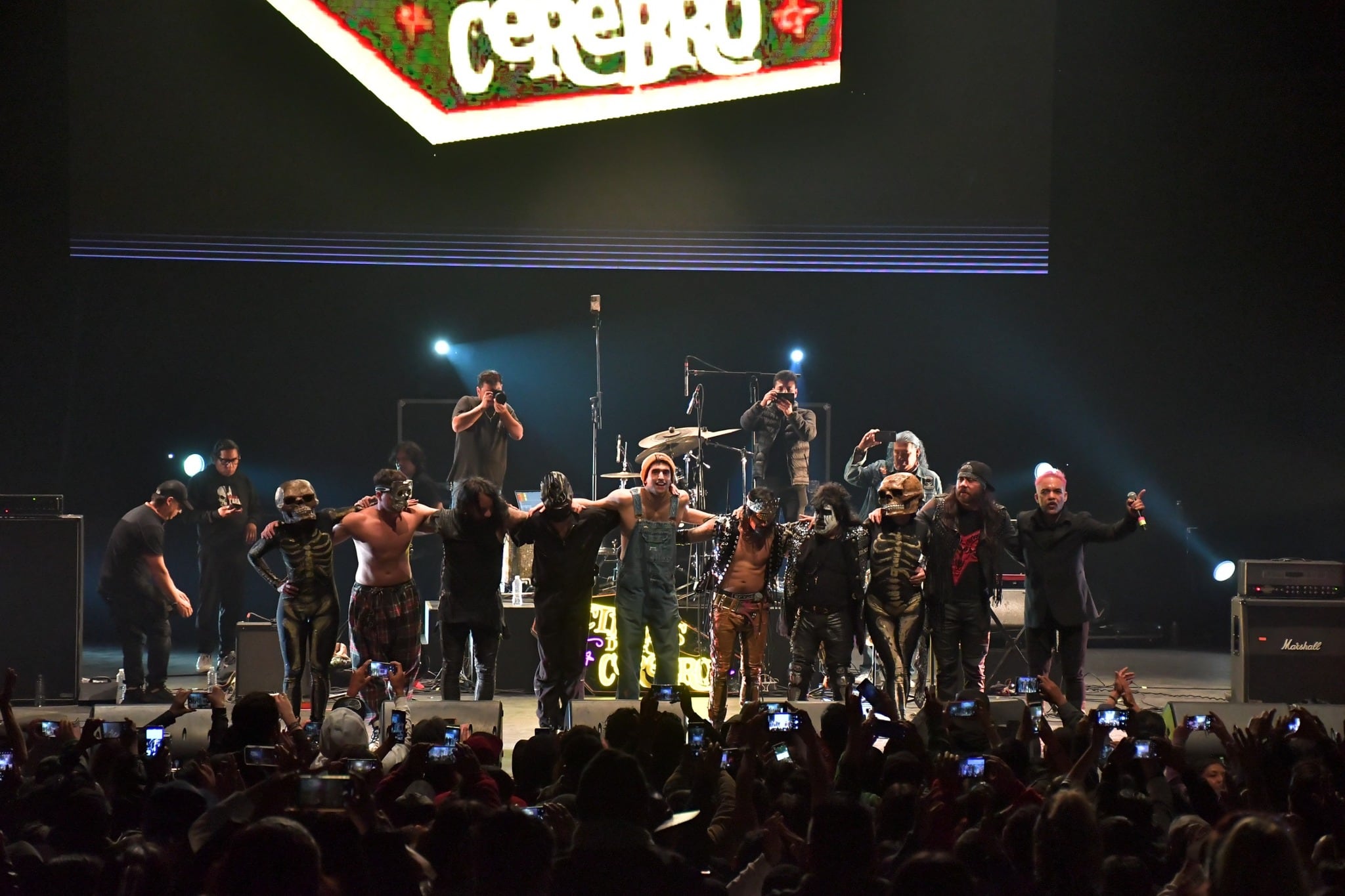 Multitudinario concierto de Las Víctimas del Doctor Cerebro en el Zócalo de la CDMX
