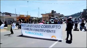 Manifestantes cortaron una docena de