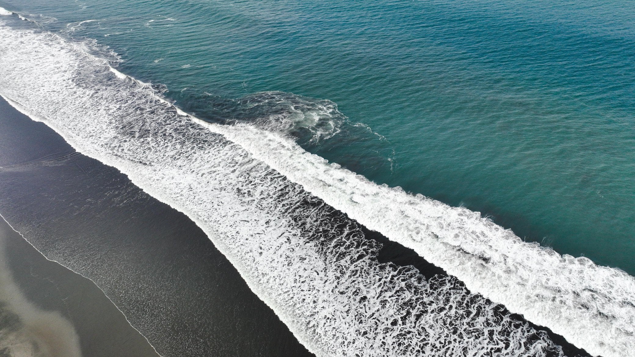 El Ministerio de Medio Ambiente emitió una alerta por mareas vivas y olas de más de tres metros en la costa salvadoreña. (Cortesía: Ministerio de Medio Ambiente de El Salvador)