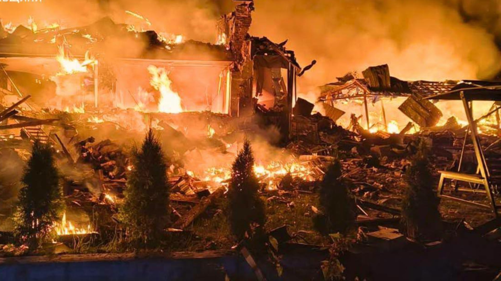 Los destrozos provocados por los proyectiles rusos en la región de Kiev (Créditos: Servicio de Estado de Emergencia de Ucrania)