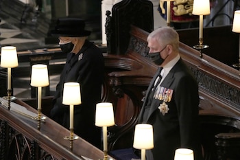 La reina Isabel y su hijo, el príncipe Andrés