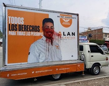 Su campaña fue suspendida por