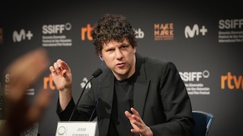 Jesse Eisenberg, de interpretar a Mark Zuckerberg en ‘La red social’ a director de ‘El debut’: “Es muy fácil volverte loco como actor”